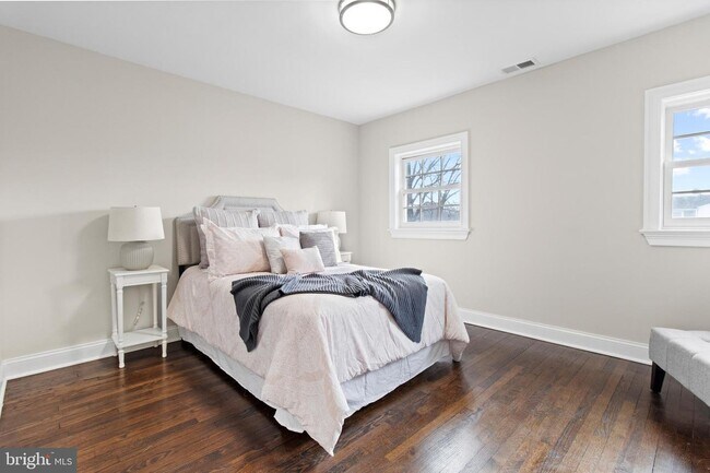 Foto del edificio - 1011 Bashford Ln