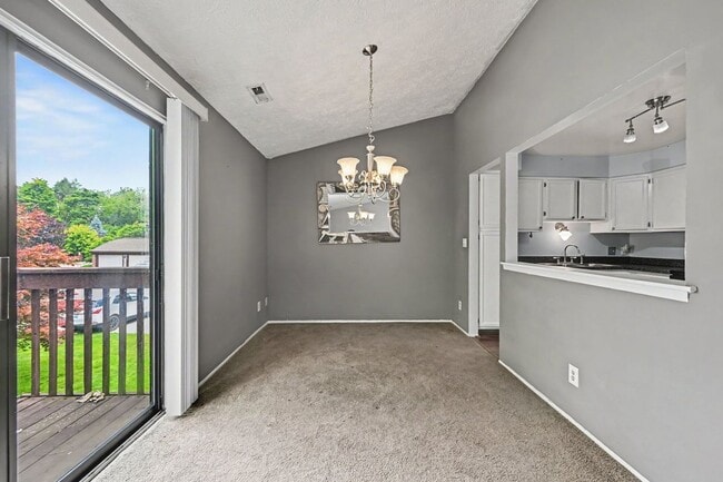 Foto del edificio - 24225 Evergreen Rd
