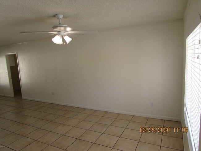 Building Photo - 1020 W La Jolla Dr