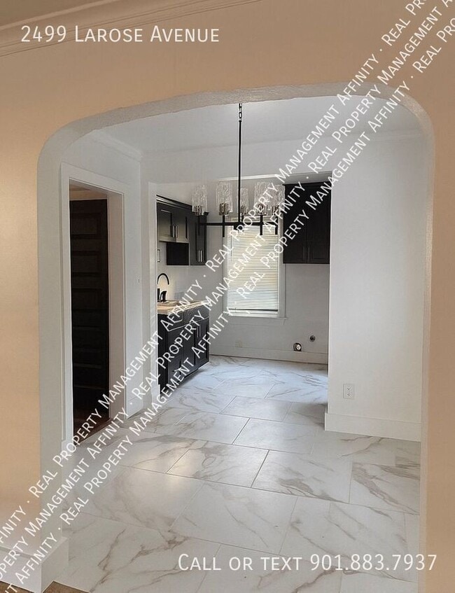 Foto del edificio - 2499 Larose Ave