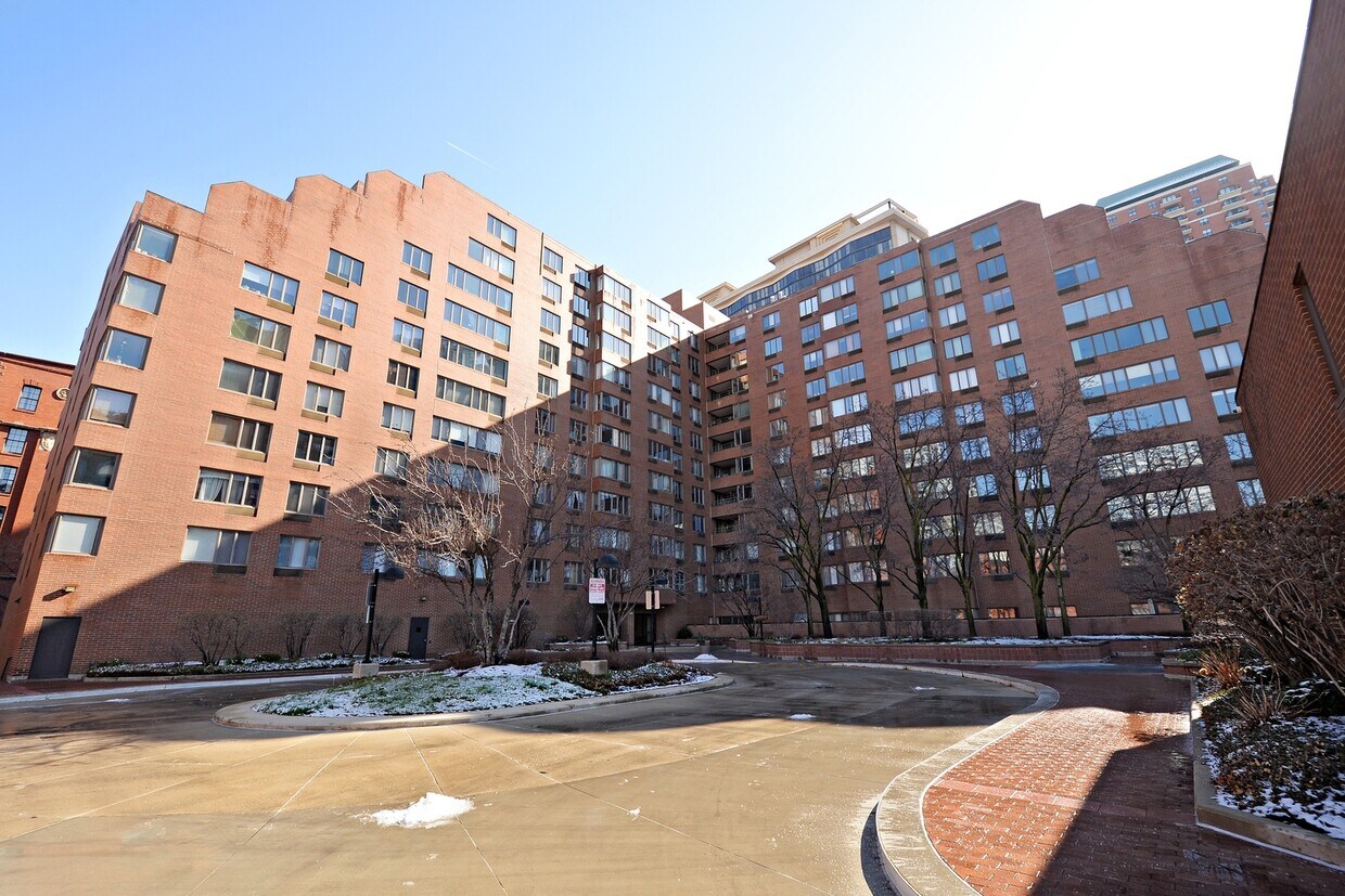 Foto principal - 801 S Plymouth Ct