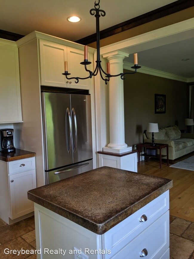 Building Photo - 3 br, 2.5 bath House - 204 Dogwood Lane