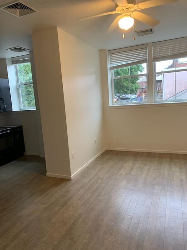 Foto del edificio - 1021 W Lancaster Ave
