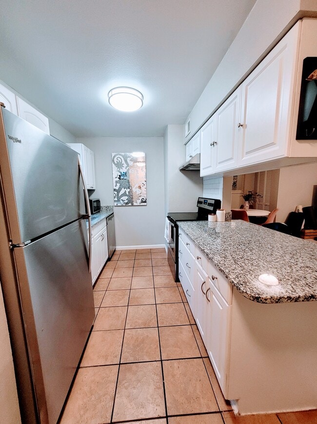Kitchen - 11922 Congressional Dr