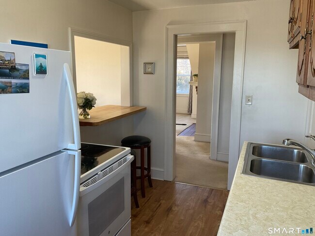 Foto del edificio - 405 Mohegan Ave Pkwy