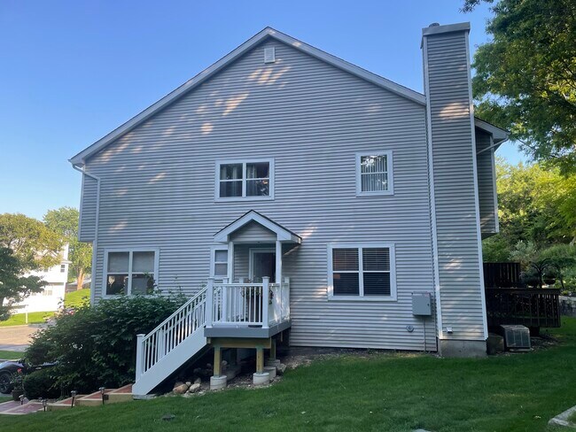 Building Photo - 20 Leeward Ln