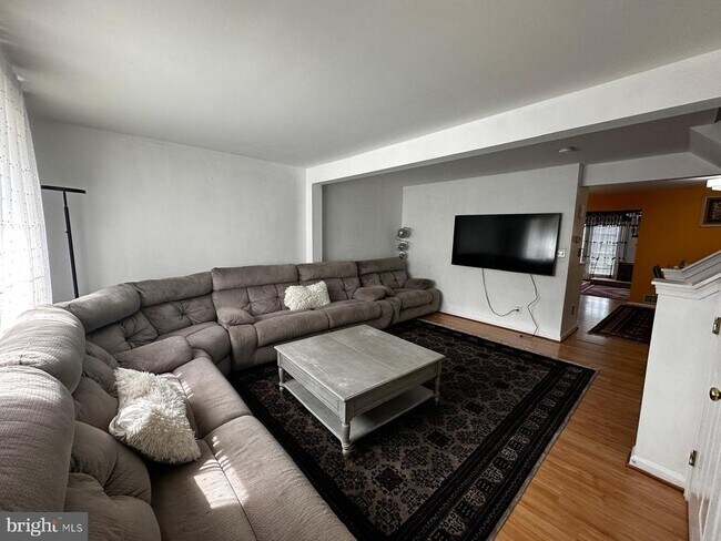 Foto del edificio - 7006 Rogue Forest Ln