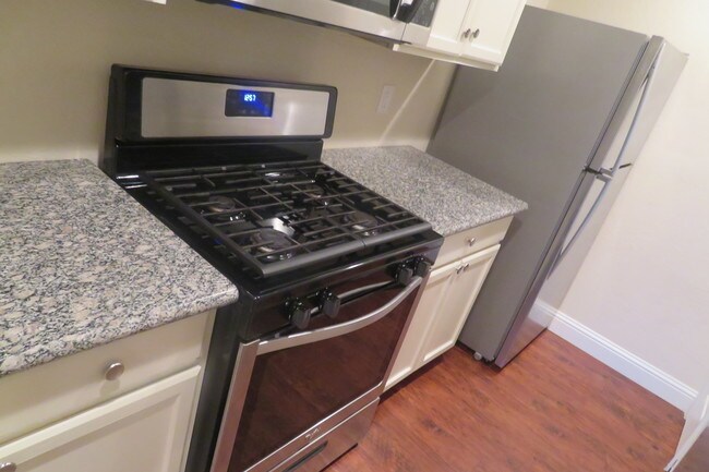 Updated appliances - 11609 April Dr