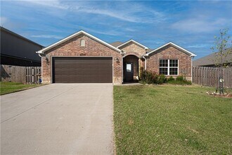 Building Photo - 6704 SW Pilgrim Rd