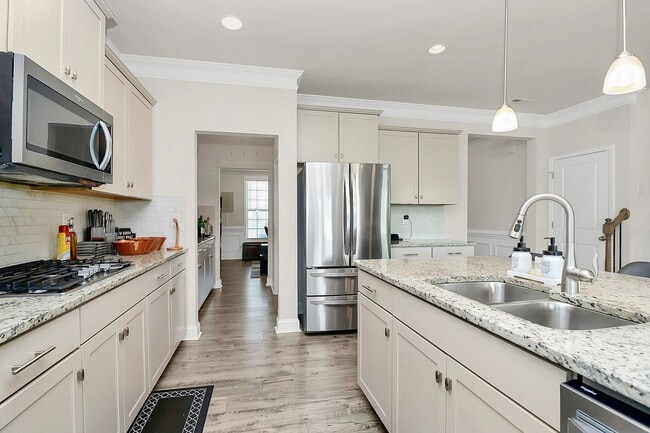 Building Photo - Beautiful home in Lake Wylie