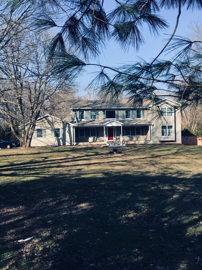 Foto del edificio - 124 Taylors Mills Rd