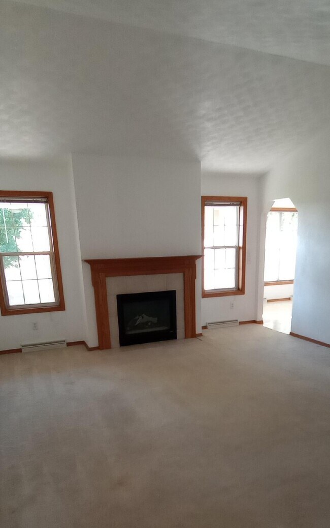 Building Photo - 142 Green Way Dr