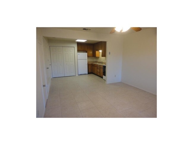 Building Photo - 212 W Val Verde Cir