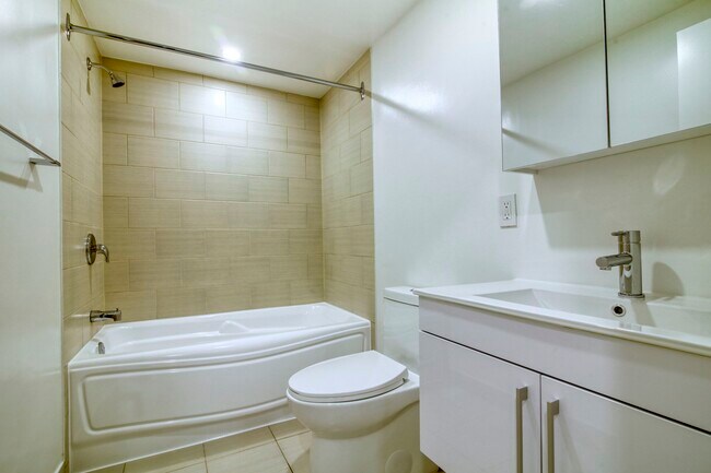Photo du bâtiment - 2400 Av. Van Horne