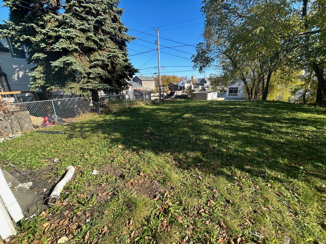 Foto principal - Beautiful Walkers Point 2BR Lower Unit!