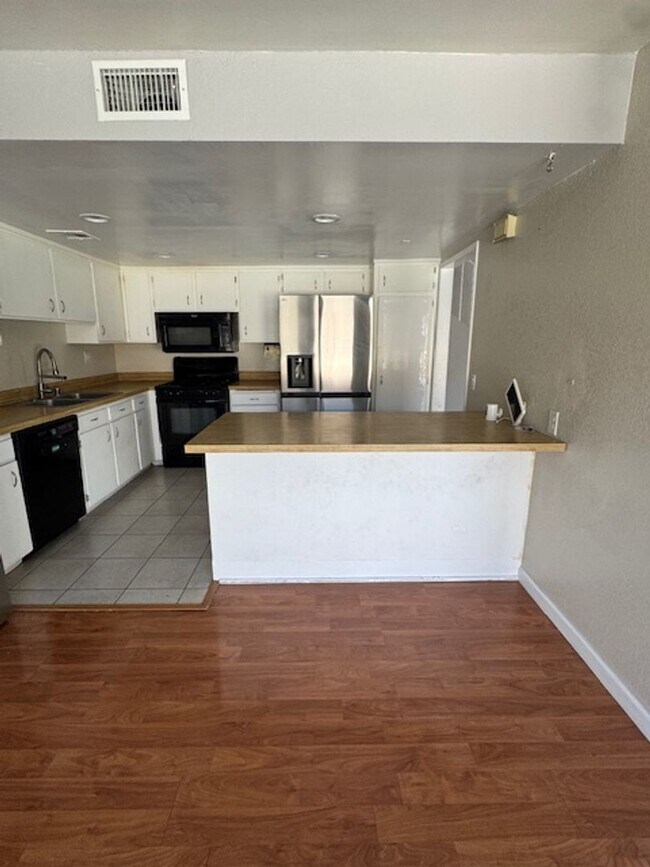 Building Photo - Conveniently located home featuring 2 main bedrooms!