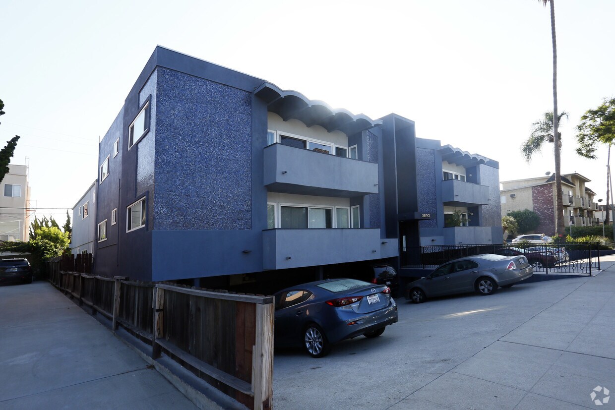 Foto del edificio - 3690 Jasmine Ave