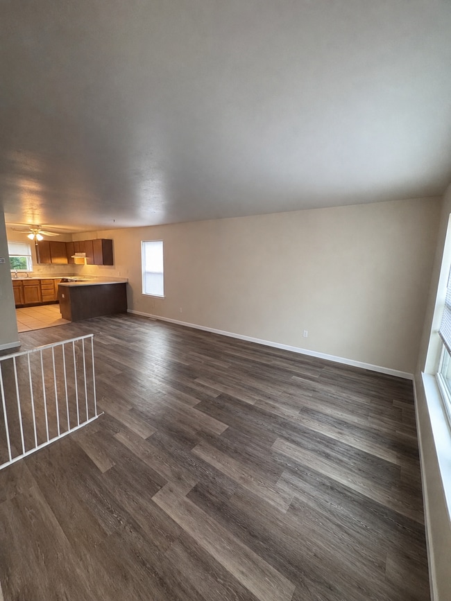 Building Photo - 1312 Falls Ct