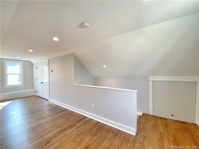 Foto del edificio - 40 Spring Hill Ave