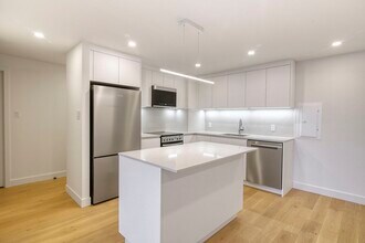 Building Photo - 4800 Maisonneuve Blvd W