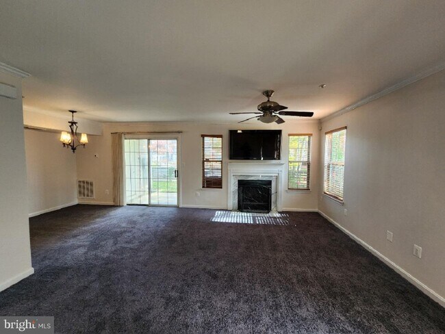 Foto del edificio - 13942 King George Way