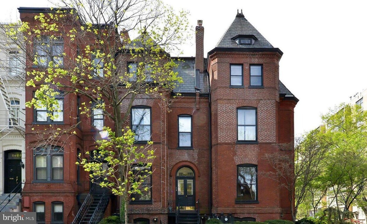 Primary Photo - Dupont - West End 1 Bedroom Bi-Level Apt w...