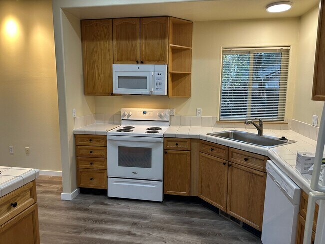 Photo - Francis Avenue Apartment