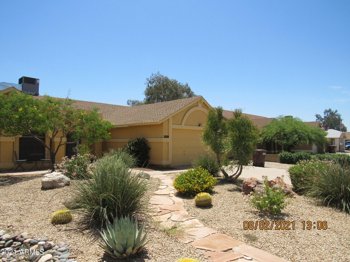 Foto principal - 7209 W Paradise Dr
