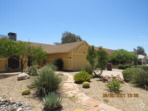 Building Photo - 7209 W Paradise Dr