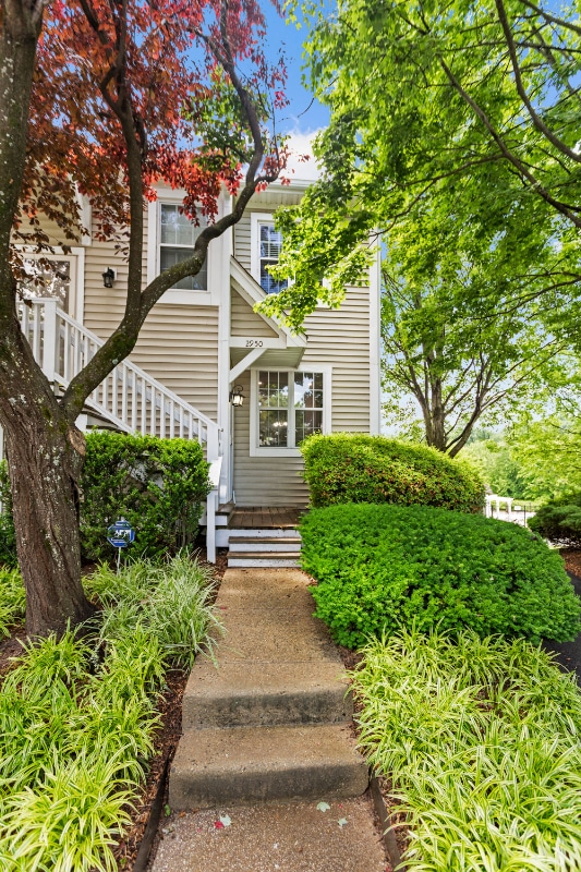 2950 Yarling Ct, Falls Church, VA 22042 Condo for Rent in Falls