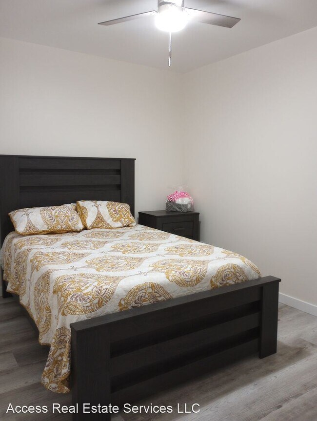 Building Photo - 2 br, 1.5 bath House - 5064 Festival Blvd #1D
