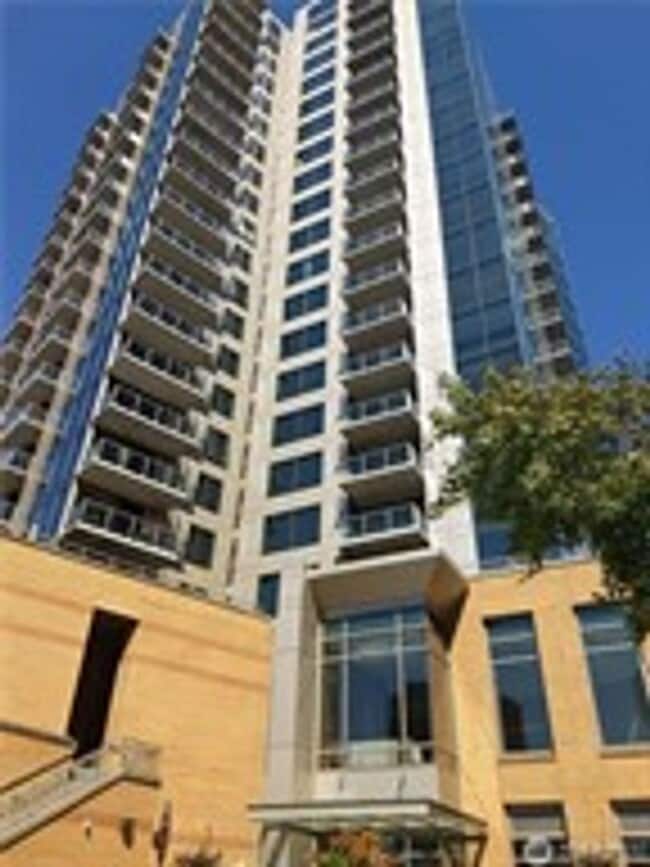 Building Photo - 10610 NE 9th Pl
