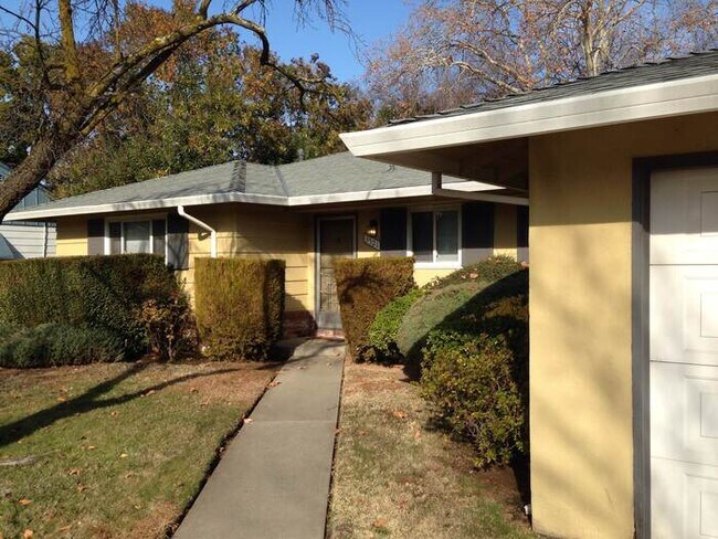 Foto del edificio - Updated 3 Bedroom 1.5 Bathroom Home in Desirable Arden Park!