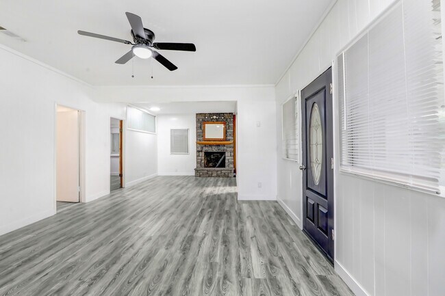 Foto del edificio - 9288 Archibald Ave