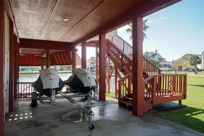 Foto del edificio - 16619 Bayfront Dr