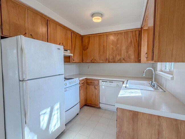 Building Photo - 3221340