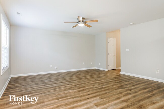 Building Photo - 3519 Tuckland Dr
