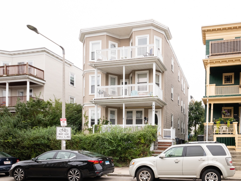 Primary Photo - 449 Ashmont St