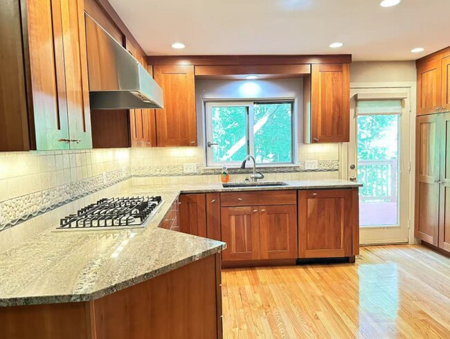 Foto del edificio - 40 Laurelwood Dr