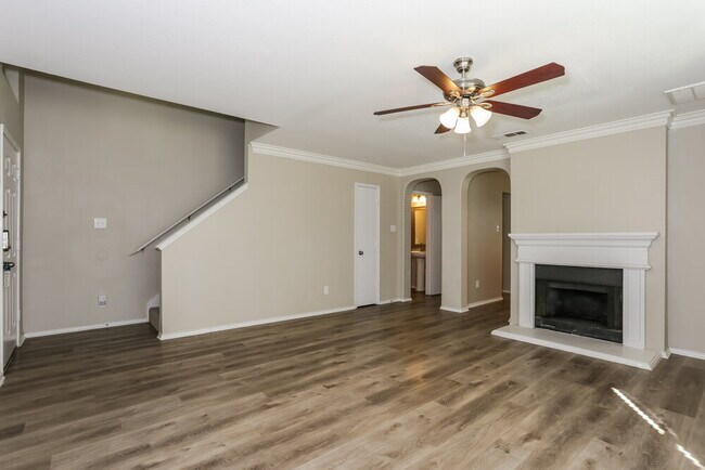 Building Photo - 501 Longshore Dr