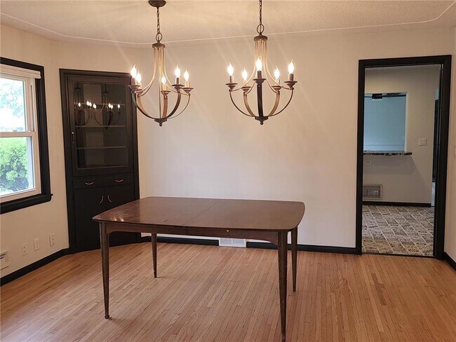 Foto del edificio - 6115 Colfax Ln S