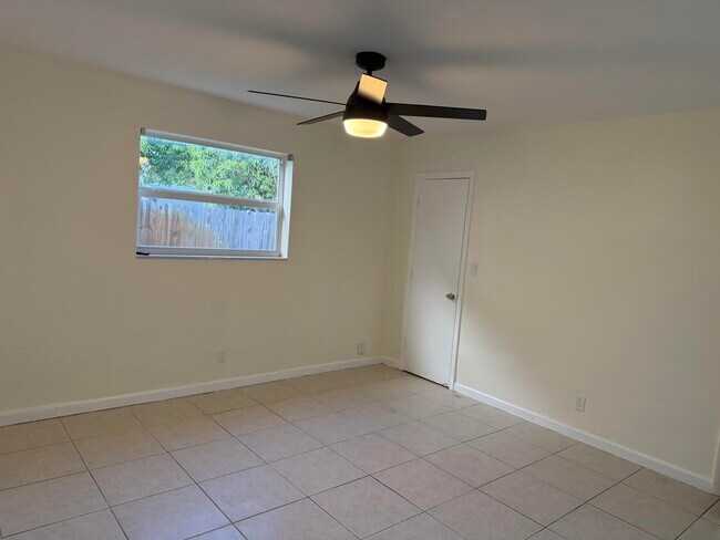 Building Photo - 4200 NW 37th Terrace