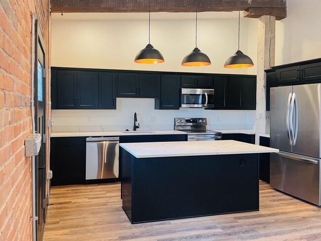Kitchen Unfurnished - 101 W Broadway St
