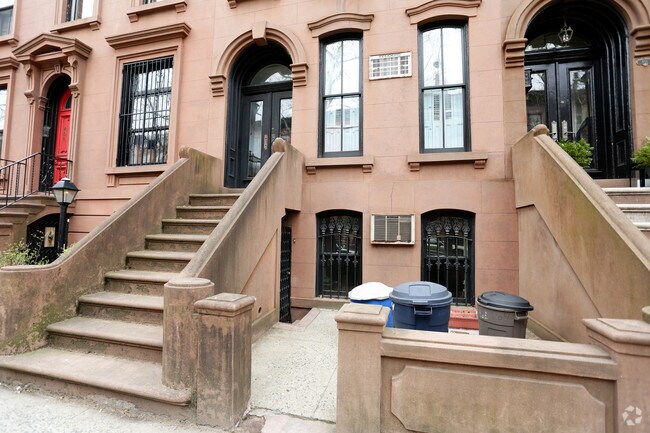 Building Photo - 404 Sackett St