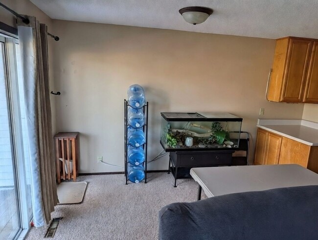 Building Photo - Awesome 3 bed unit