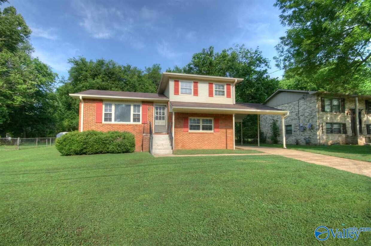 Primary Photo - 2613 Thornhill Rd NW