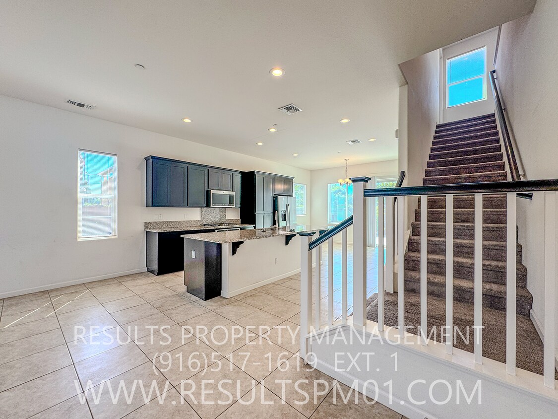 Gorgeous upgraded Home! Spacious 4 bedroom... - Lovely upgraded Four bedroom w Loft