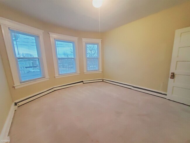Building Photo - 1 br, 1 bath Condo - 176 Logan St Unit E