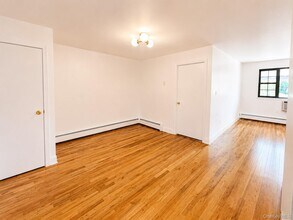 Building Photo - 533 Soundview Ave