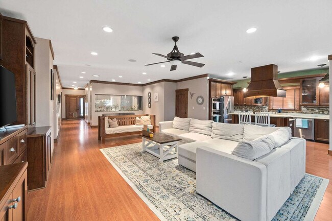 Building Photo - 209 Windmeade Cir